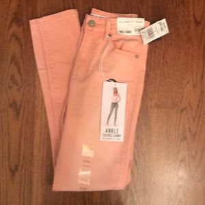 Skinny jeans. Never worn. Tags on